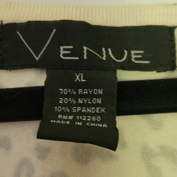 VENUE  size XL. White with leopard print design. - Picture 3 of 3